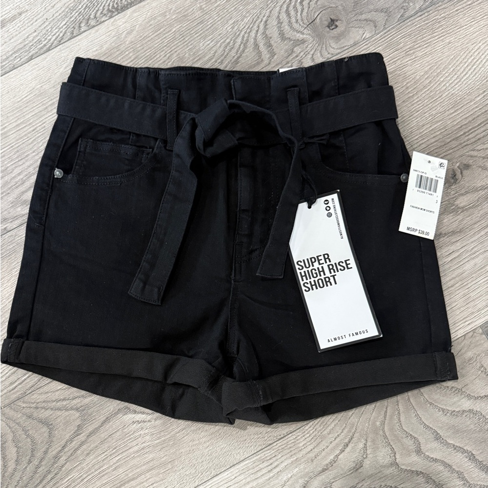 Almost Famous Super High Rise Mom Shorts, Size 3, Black, NWT